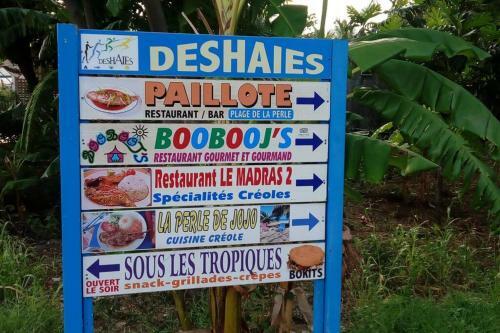 Gite � 2 Pas de La Flamboyante Plage de La Perle