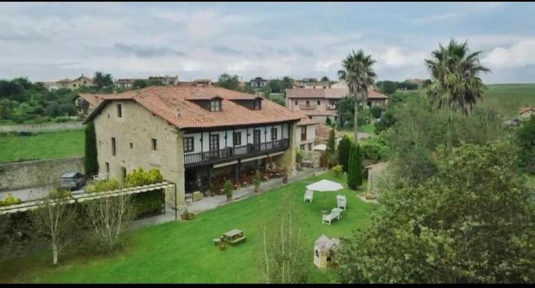 Hotel Palaci�n De To�anes