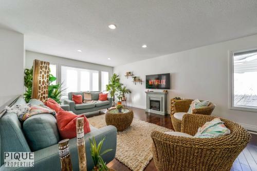 Villa New, 3bdrm Tropical Oasis, Central, Garage, Fireplace, Wifi!