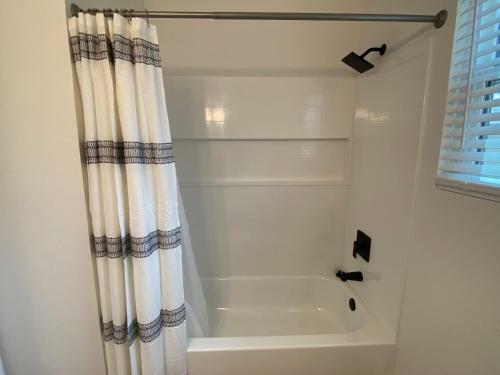 Beautifully Renovated Glendale Retreat