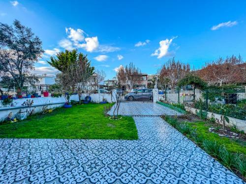 Huge 3br Villa With A Beautiful Garden At Ortakent