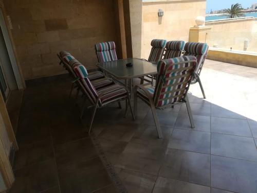 Luxurious 8 Master-bedroom Villa Overlooking Large Lake Marina 4