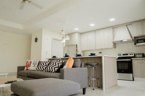 Apartamento Modern 3 Bedroom Condo With Pool 3 Min From Beach