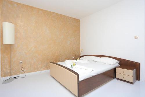 Apartments With A Parking Space Makarska - 17047