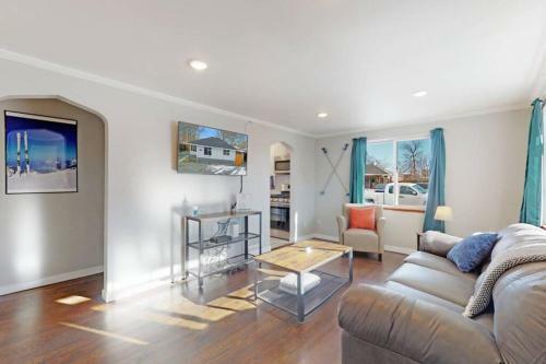 Denver?s Mile High Mountain 2 Bedroom With King Beds