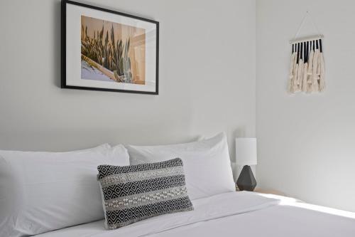 Art-inspired Modern Living - Balcony - Espadinlohi