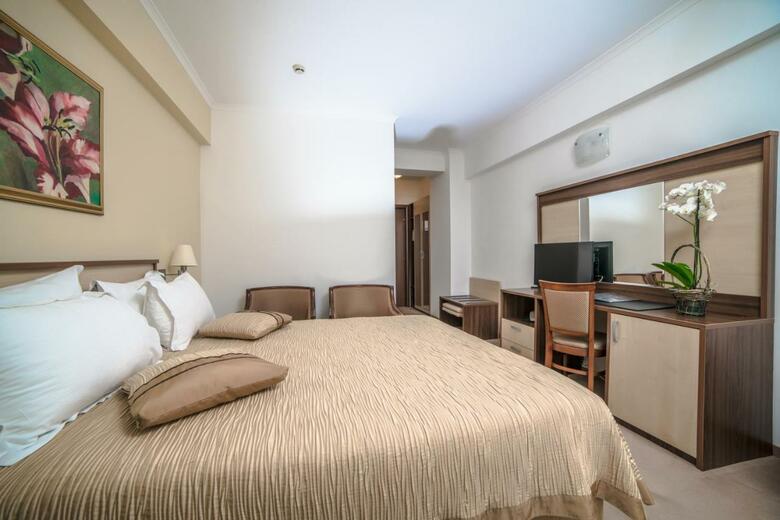 Hotel Saturn