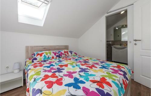 Two-bedroom Apartment In Brodarica