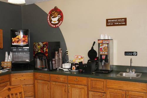 Hotel Americinn West Burlington