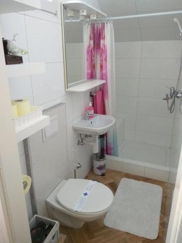 Beach Apartment (free Parking)