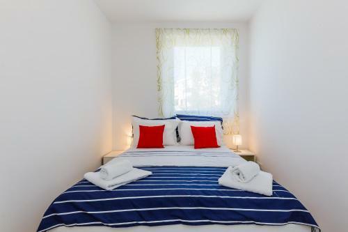 Beachfront Apartment Nehaj Kastel