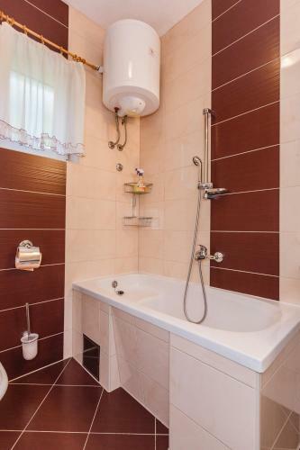 Family Friendly Apartment Kastelo