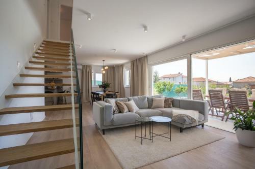 Villa Eli - New Unique Holiday House With Swimming Pool