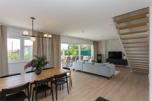 Villa Eli - New Unique Holiday House With Swimming Pool