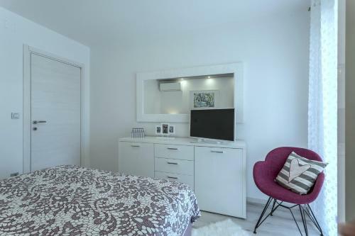 Villa Ema Kastela With Private Heated Pool