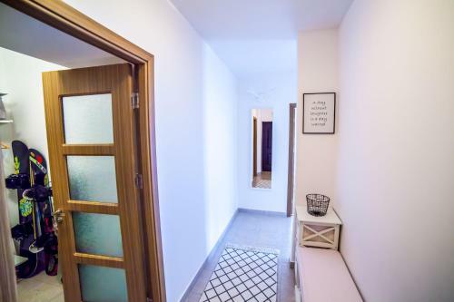 Forest Apartment - Self Check In - Garage