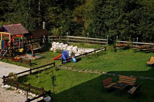 Bed & Breakfast Pensiunea La Turcu