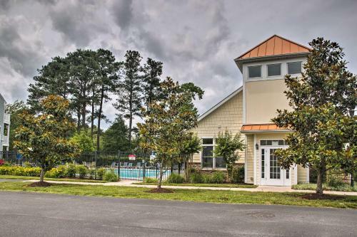 Spacious Millville Townhome About 3 Mi To Beach!