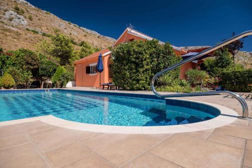 Holiday Home In Podstrana 7300