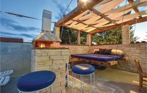 Four-bedroom Holiday Home In Otok Dalmatinski