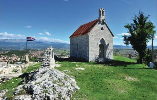 Four-bedroom Holiday Home In Otok Dalmatinski