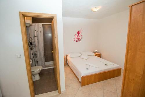 Apartments Pivac - Lokva Rogoznica