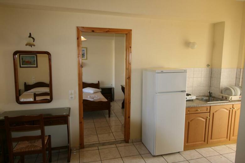 Village Inn Studios & Family Apartments