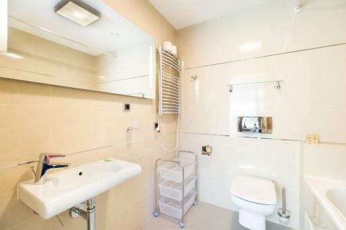 Sunny Apartment In Silver Mountain
