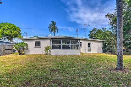 Mid-century Modern Home - 5 Miles To Beach!