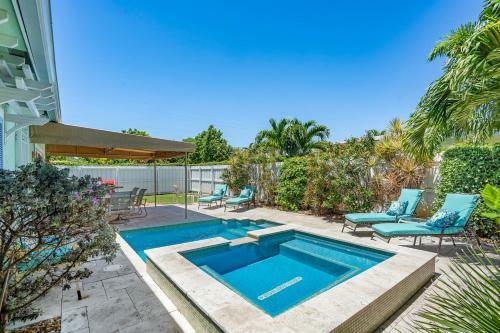 3b Allure W/heated Pool & Jacuzzi, 5min To Beach!