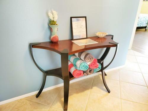 Robby's Roost - Charming 3 Bed 2 Bath Fort Myers Vacation Villa