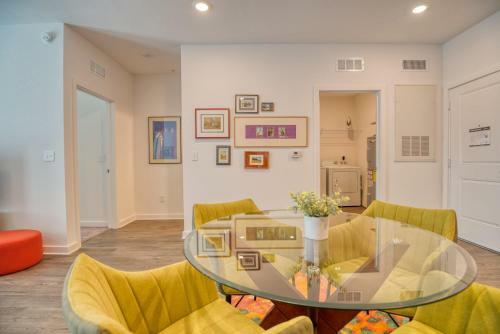Grand Two Bedroom Two Bathroom Apartment With Balcony