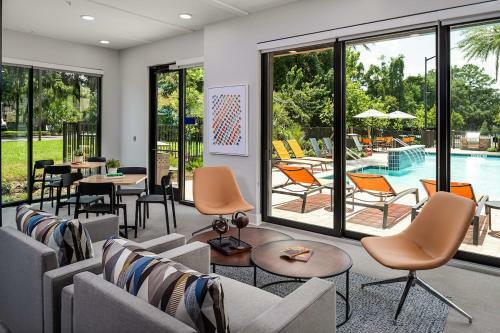 Luxe One Bedroom Apartment With Balcony