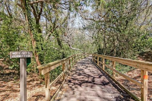 2103 Beach Wood