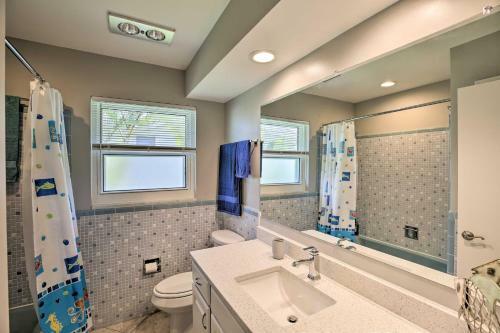 Canalfront Home With Dock Swim, Golf And Explore!