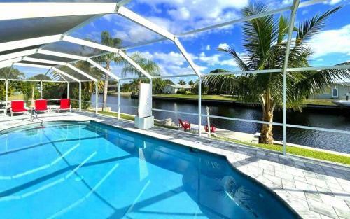 House Lucia - Heated Pool - Waterview - Downtown