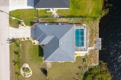 Waterfront Villa With Heated Pool - Villa Wine Down - Roelens Vacations