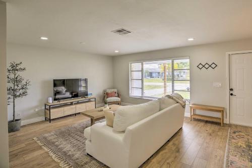 The Salty Flamingo Cape Coral Abode With Yard