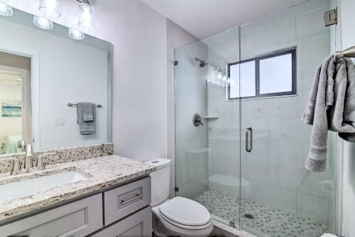 Tranquil Home With Private Yard And Fishing Dock!