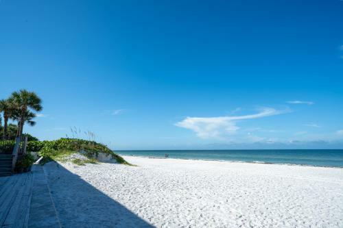 Apartamento 10 Steps To The Beach Couples Retreat