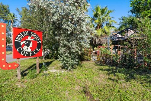 Charming Beach Front Cottage With Stunning Unset Views Pets Are Welcome Here Bella11