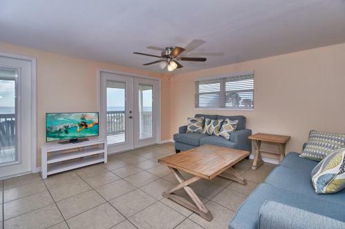 Charming Beach Front Cottage With Stunning Unset Views Pets Are Welcome Here Bella11