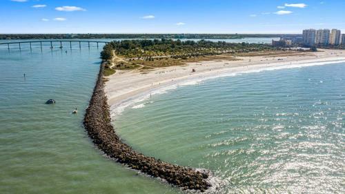 Charming Beach Front Cottage With Stunning Unset Views Pets Are Welcome Here Bella11