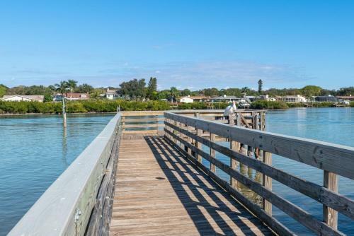 Charming Beach Cottage With Stunning Unset Views Pets Are Welcome Here Bella8