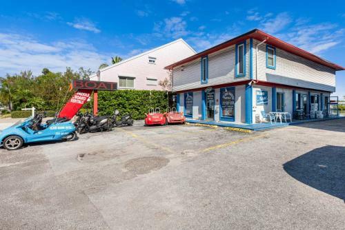 Charming Beach Cottage With Stunning Unset Views Pets Are Welcome Here Bella8