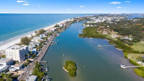 Charming Beach Cottage With Stunning Unset Views Pets Are Welcome Here Bella8