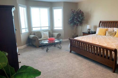 Luxury And Spacious Waterside Getaway