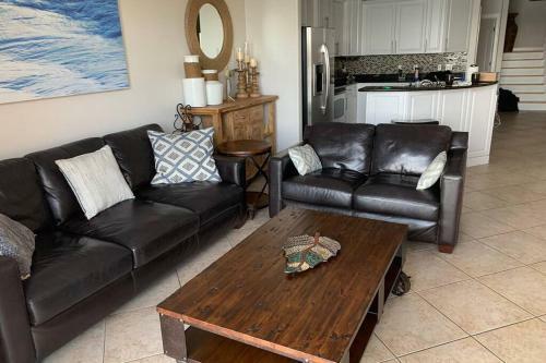Luxury And Spacious Waterside Getaway