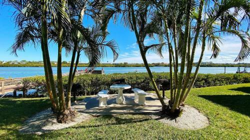 Sea Club By Teeming Vacation Rentals