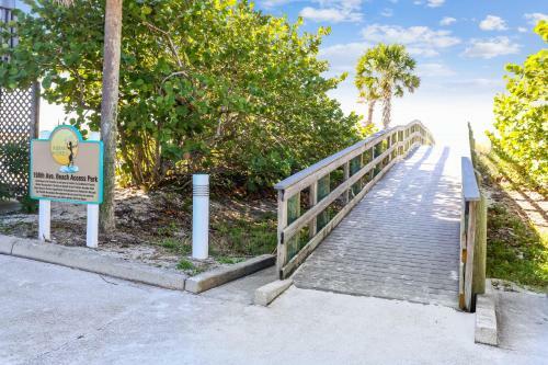 Sea Shell 24 -charming Townhome Near The Beach With Pool And Bbq